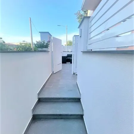 Marisal Daire Ischia